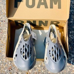 Yeezy foam RNNR MXT Moon Grey brand new